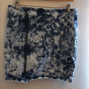 Blue and white faux-jean skirt